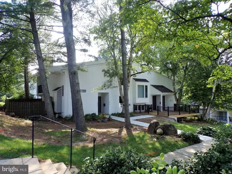 210 E Chelsea Cir, Newtown Square, PA 19073