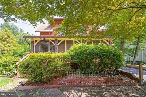 132 E Sylvan Ave, Morton, PA 19070