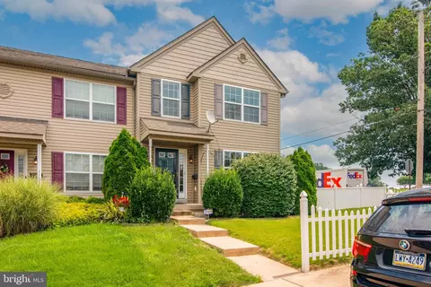 1101 Harding Dr, Havertown, PA 19083
