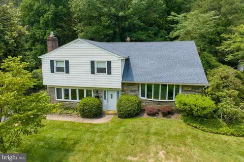 2502 Parke Ln, Broomall, PA 19008