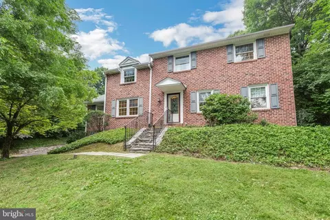 12 Oak Knoll Dr, Wallingford, PA 19086