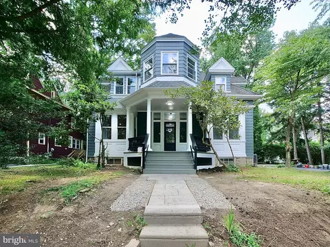 76 W Greenwood Ave, Lansdowne, PA 19050