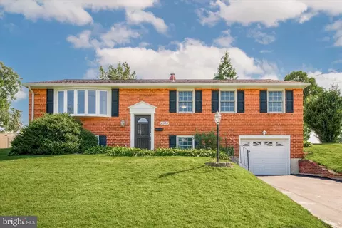 4935 Grant Dr, Brookhaven, PA 19015