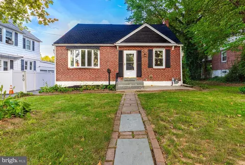 20 Golf Rd, Darby, PA 19023