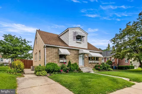 310 Warwick Ave, Essington, PA 19029