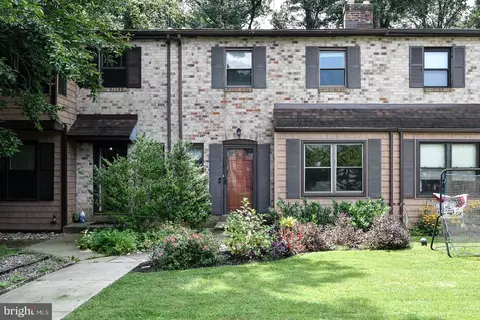 194 Bishop Dr, Aston, PA 19014