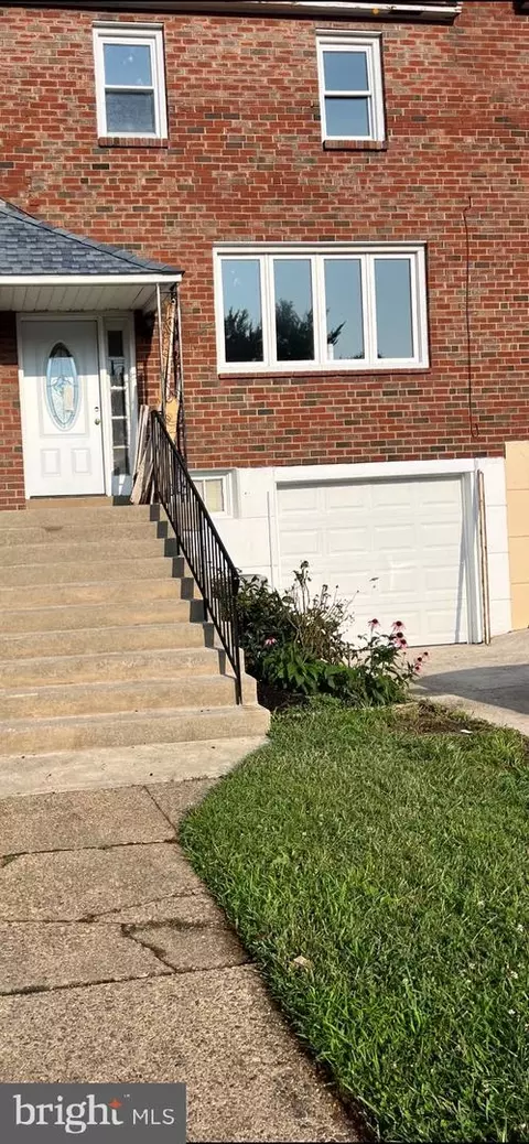 1243 Harshaw Rd, Brookhaven, PA 19015
