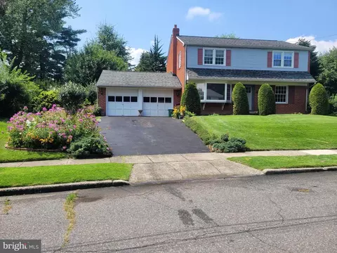 4952 Madison Dr, Brookhaven, PA 19015