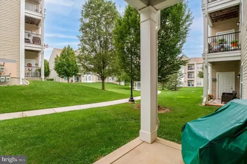 614 Creekside Dr, Brookhaven, PA 19015