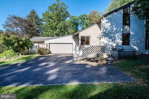 3 Azalea Ln, Media, PA 19063