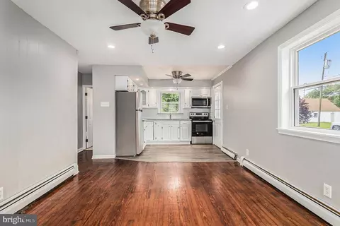 2404 3rd Ave, Marcus Hook, PA 19061 photo 6