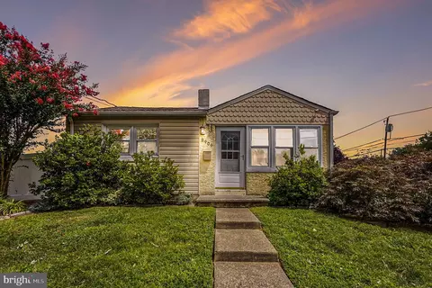 2404 3rd Ave, Marcus Hook, PA 19061