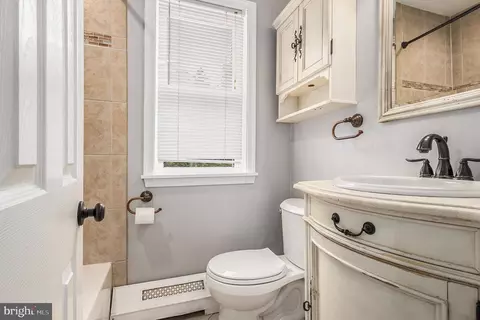 2404 3rd Ave, Marcus Hook, PA 19061 photo 9
