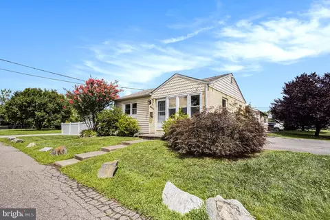 2404 3rd Ave, Marcus Hook, PA 19061 photo 2
