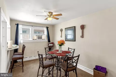 7151 Clover Ln, Upper Darby, PA 19082 photo 9