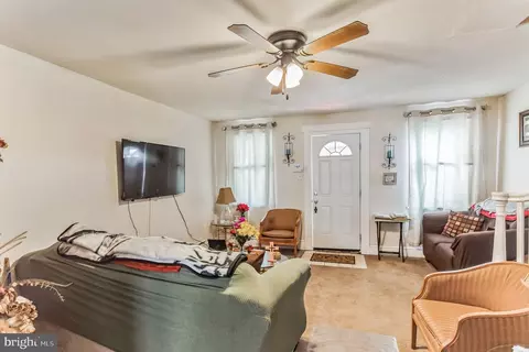 7151 Clover Ln, Upper Darby, PA 19082 photo 3