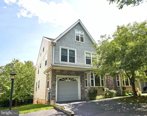 4 Village Greens Ln, Swarthmore, PA 19081