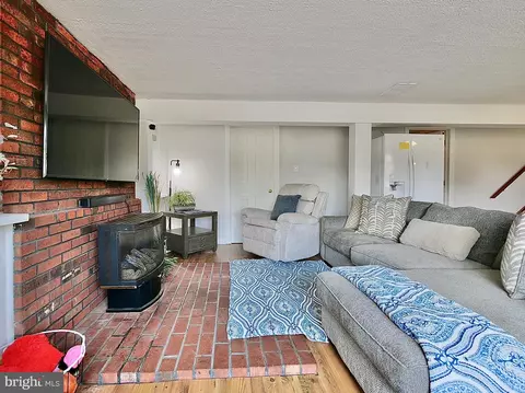 2431 E Helms Mnr, Marcus Hook, PA 19061 photo 11