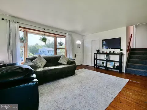 2431 E Helms Mnr, Marcus Hook, PA 19061 photo 4