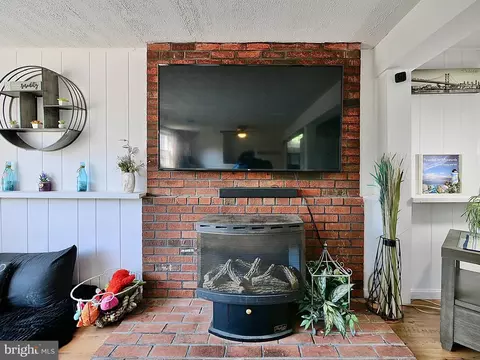 2431 E Helms Mnr, Marcus Hook, PA 19061 photo 12
