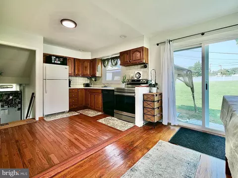 2431 E Helms Mnr, Marcus Hook, PA 19061 photo 7