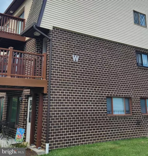 5200 Hilltop Drive #W 23, Brookhaven, PA 19015