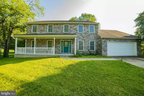16 Bernard St, Aston, PA 19014