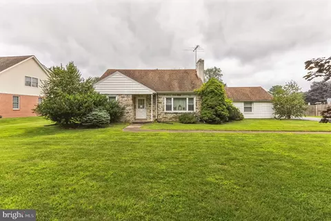 912 Jamestown Rd, Broomall, PA 19008