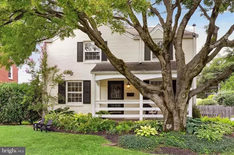 8 Old Oaks Rd, Bryn Mawr, PA 19010