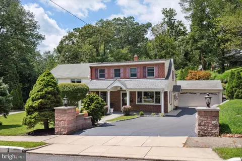 814 N Olive St, Media, PA 19063