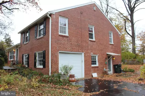 227 Canterbury Dr, Wallingford, PA 19086
