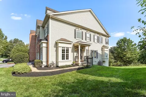 3108 Woods Edge Dr, Garnet Valley, PA 19060