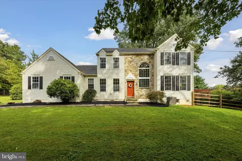8 W Bishop Hollow Rd, Media, PA 19063
