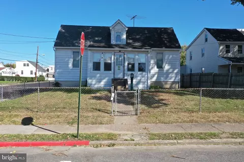 1565 Beale St, Marcus Hook, PA 19061