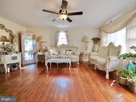 3612 W 13th St, Marcus Hook, PA 19061 photo 3