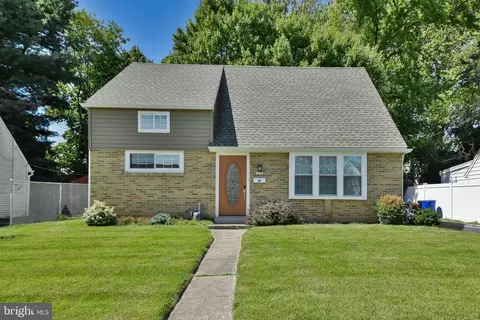 805 Quince Ln, Secane, PA 19018