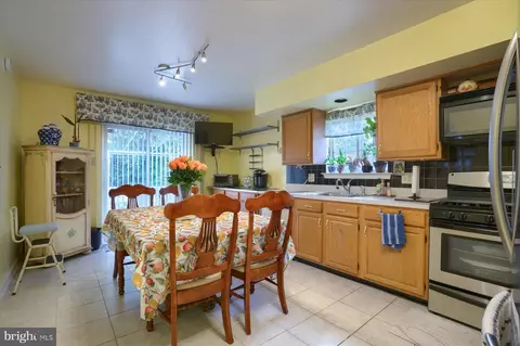 8 Independence Ct, Upper Chichester, PA 19061 photo 7