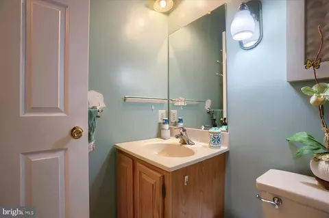 8 Independence Ct, Upper Chichester, PA 19061 photo 16