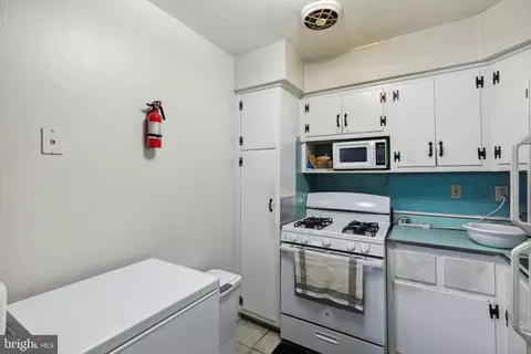 392 Beverly Blvd, Upper Darby, PA 19082 photo 11