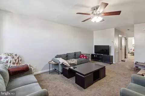 392 Beverly Blvd, Upper Darby, PA 19082 photo 4