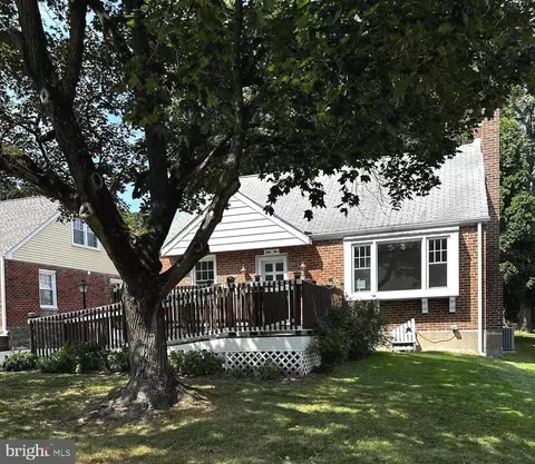 52 S Malin Rd, Broomall, PA 19008