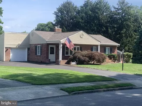 2060 Woodside Ln, Broomall, PA 19008