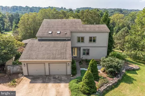 10 Waterstock Ln, Glen Mills, PA 19342