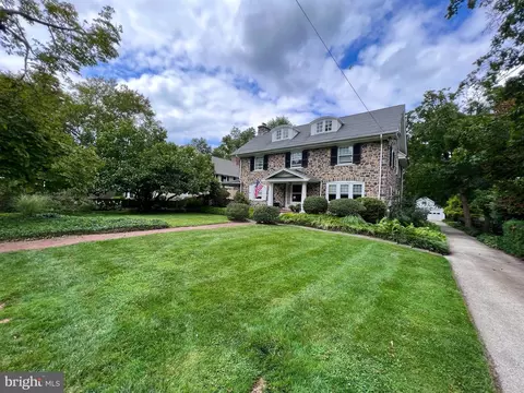 313 Saint Davids Rd, Wayne, PA 19087 photo 2