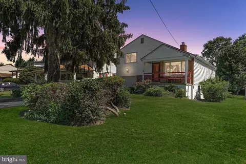83 5th Ave, Broomall, PA 19008