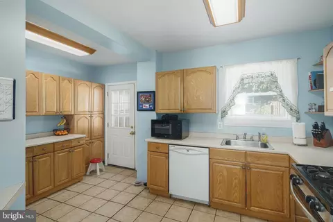 6771 Perry Ave, Upper Darby, PA 19082 photo 10