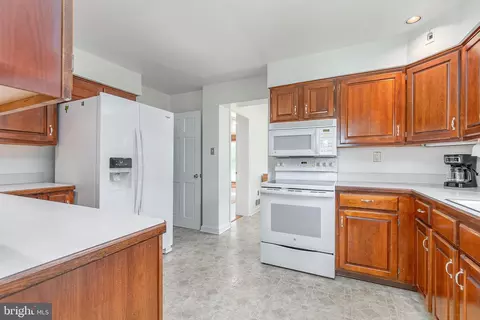 947 Edgewood Dr, Springfield, PA 19064 photo 16