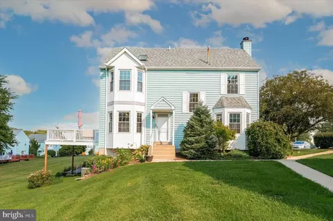 555 Applewood Ct, Aston, PA 19014