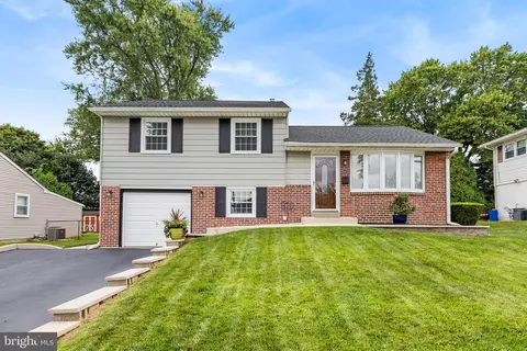 197 Cranbourne Dr, Broomall, PA 19008