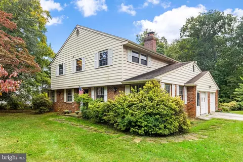 2820 Dogwood Ln, Broomall, PA 19008